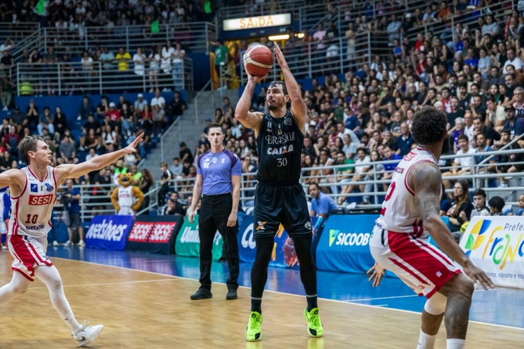 Brasília vence Franca e força decisão no NBB Brasília vence Franca e força decisão no NBB