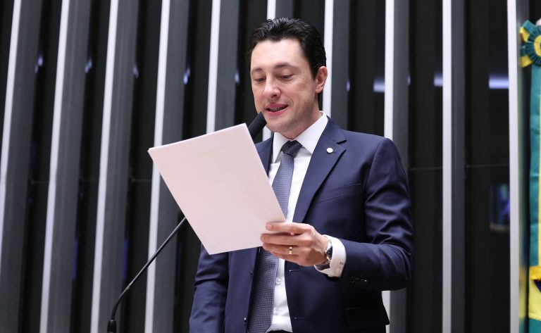 Câmara aprova minirreforma que limita multas partidárias Câmara aprova minirreforma que limita multas partidárias