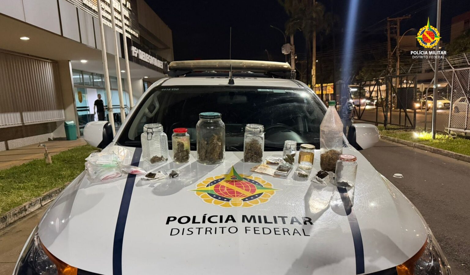 Cheiro forte de maconha leva PMDF a prender suspeito por tráfico em Ceilândia Cheiro forte de maconha leva PMDF a prender suspeito por tráfico em Ceilândia
