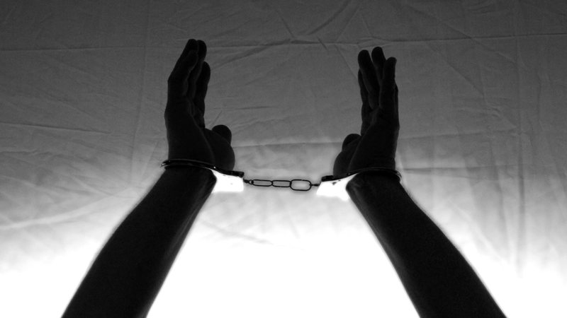 Homem é preso por matar o próprio pai de 90 anos a pauladas Homem é preso por matar o próprio pai de 90 anos a pauladas