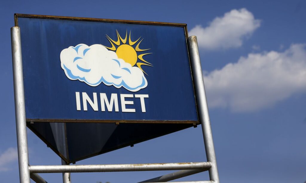 Inmet alerta para temporais e ciclone no Sul do país Inmet alerta para temporais e ciclone no Sul do país