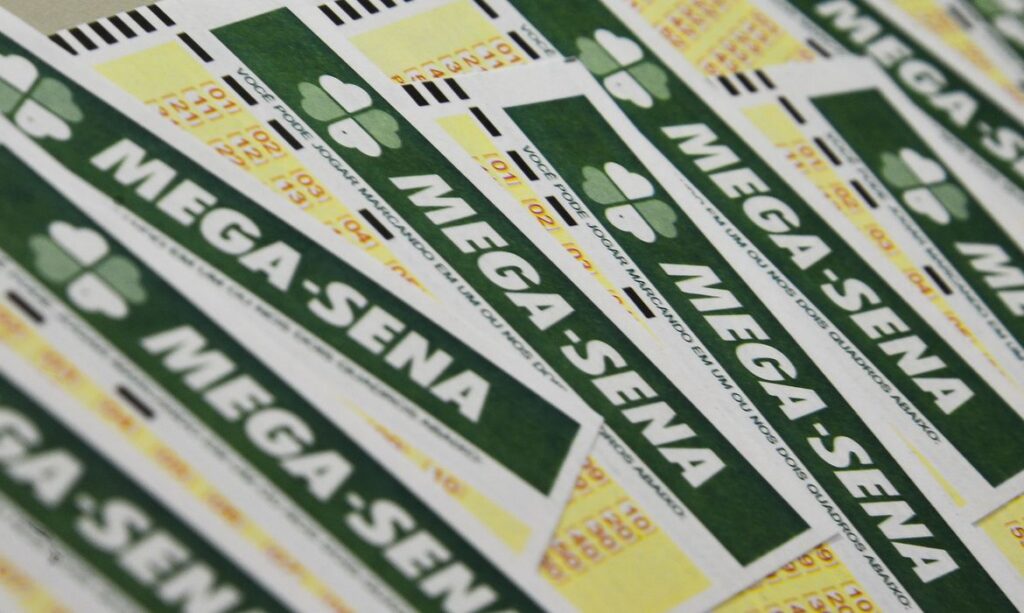 Mega-Sena acumula e prêmio vai a R$ 10 milhões Mega-Sena acumula e prêmio vai a R$ 10 milhões