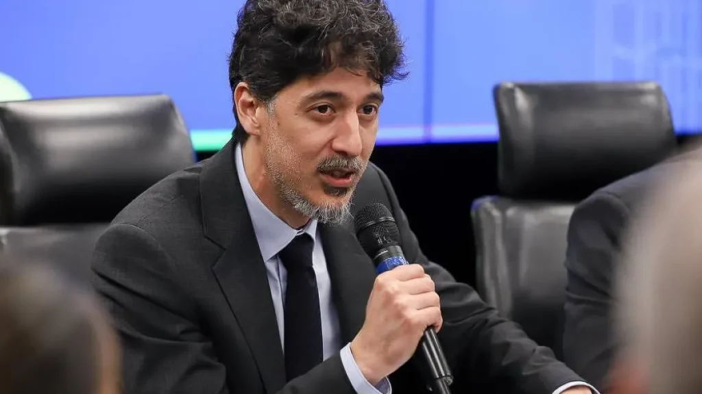 Crime organizado se profissionaliza e mortes violentas caem, diz especialista Crime organizado se profissionaliza e mortes violentas caem, diz especialista