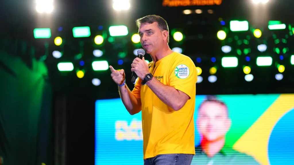 Flávio diz que aceitará resultado e vê TSE diferente de 2022 Flávio diz que aceitará resultado e vê TSE diferente de 2022