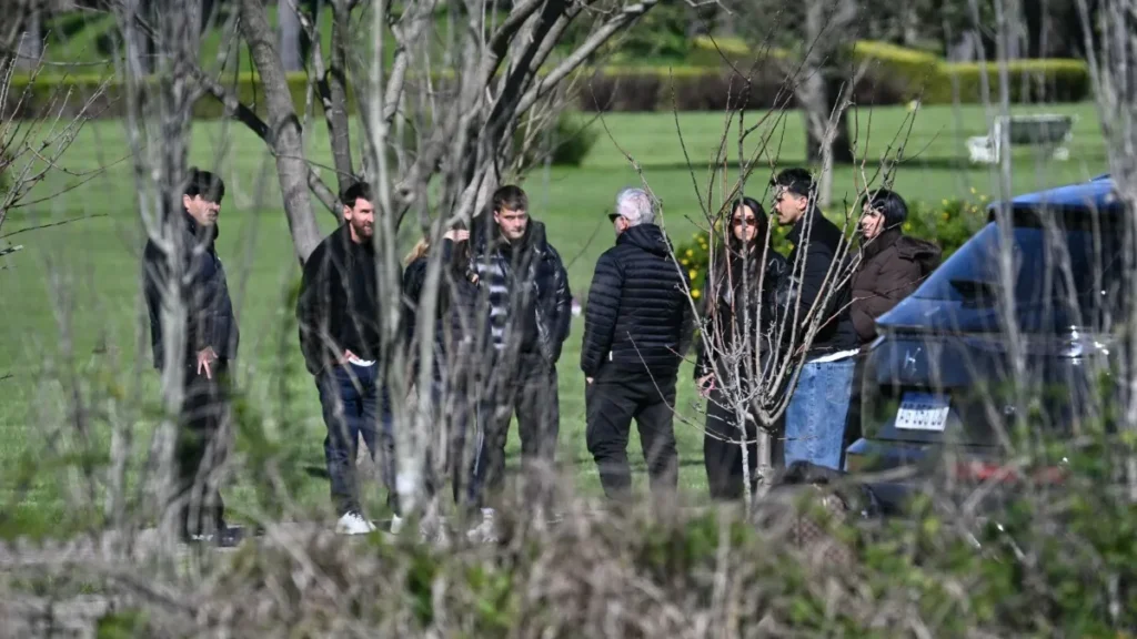Messi se despede do pai em cerimônia reservada na Argentina Messi se despede do pai em cerimônia reservada na Argentina