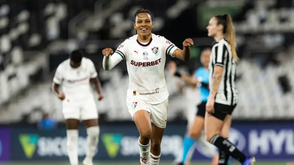 Fluminense vence Botafogo e segue vivo na briga pelo G-8 Fluminense vence Botafogo e segue vivo na briga pelo G-8