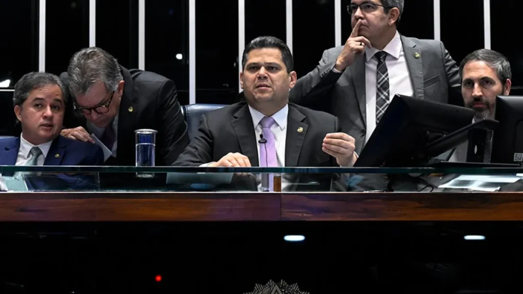 Alcolumbre diz que diálogo com Lula foi restabelecido após encontro Alcolumbre diz que diálogo com Lula foi restabelecido após encontro