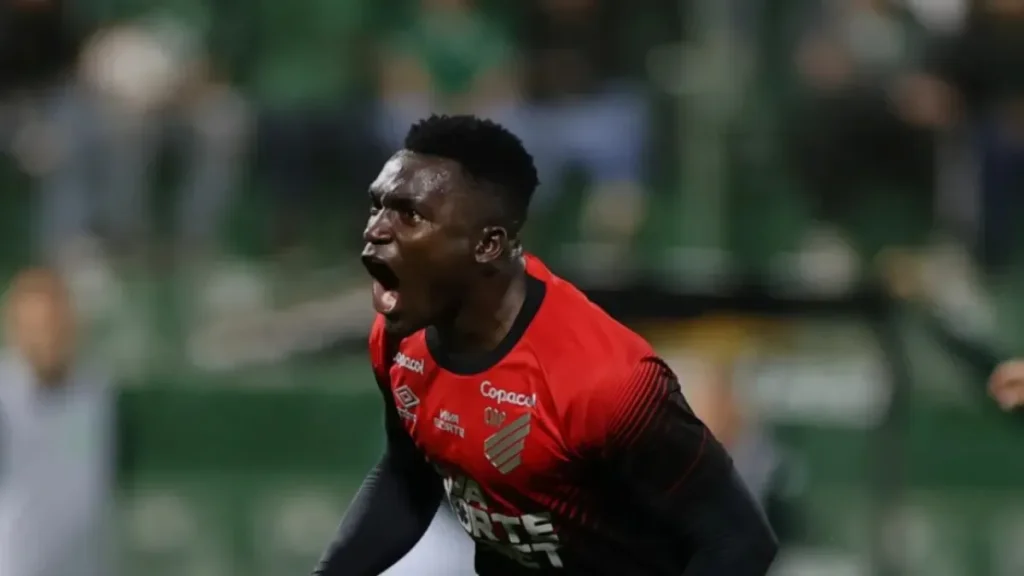 Athletico-PR empata com Bragantino e perde chance de encostar no líder Athletico-PR empata com Bragantino e perde chance de encostar no líder
