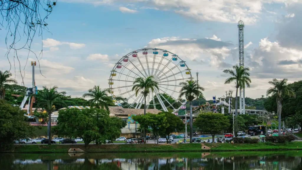 Parque de diversão como opção de lazer para toda a família Parque de diversão como opção de lazer para toda a família